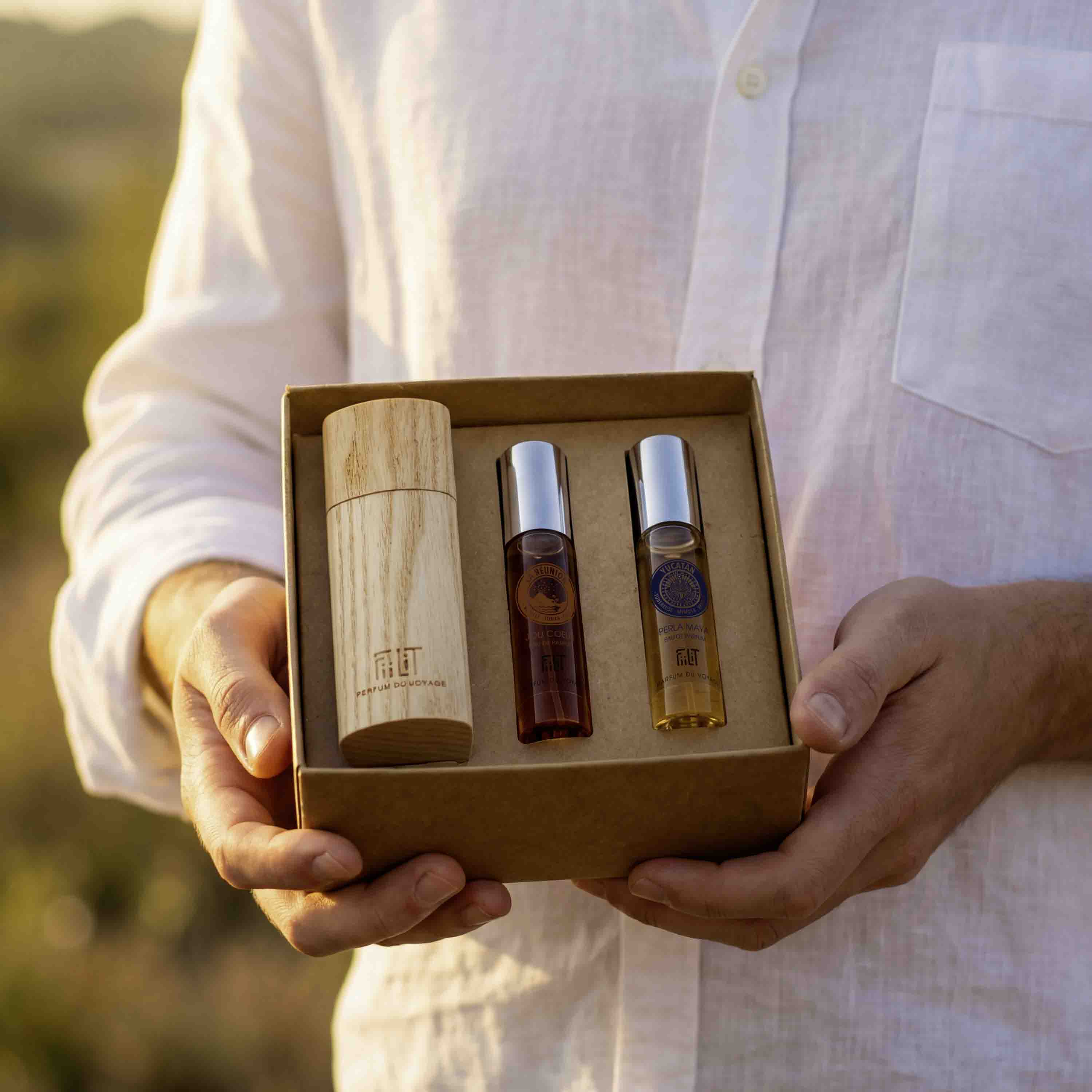 L'Écrin Du Voyageur (Personnalisable) : Composez Votre Voyage - FiiLiT Parfum du voyageL'Écrin Du Voyageur (Personnalisable) : Composez Votre Voyage